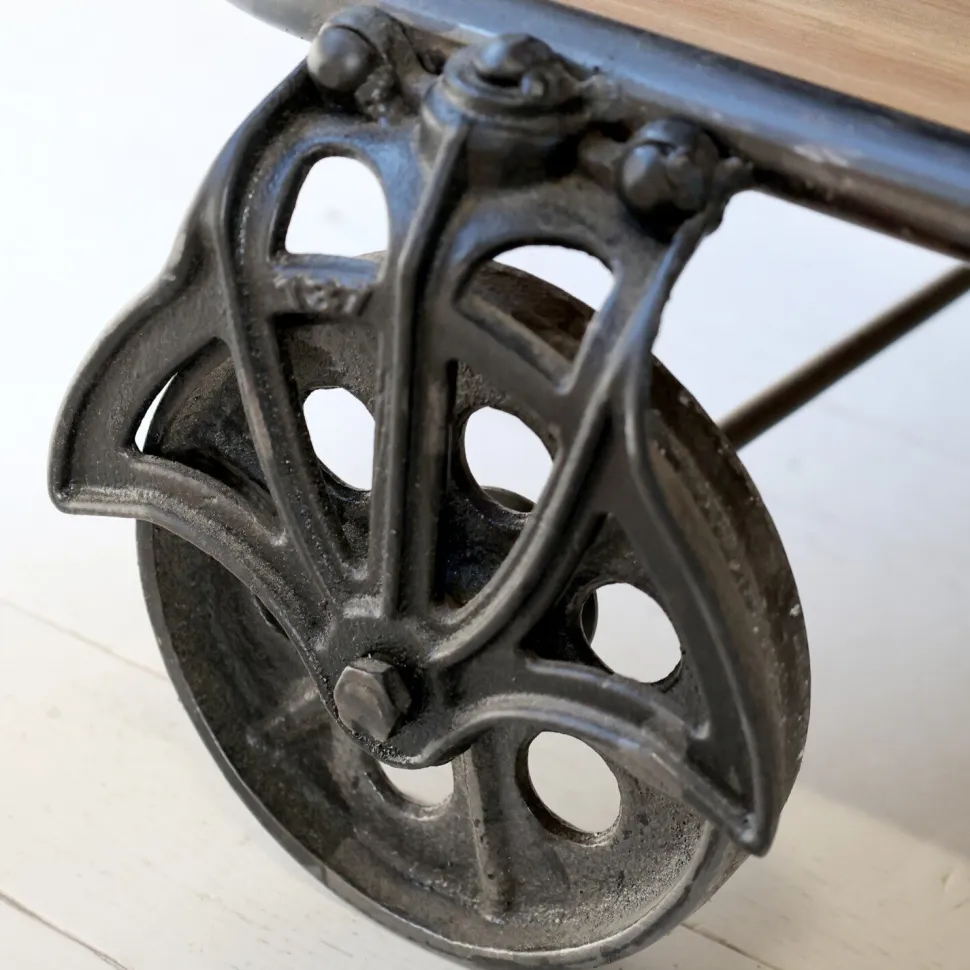 Chic Antique Barschrank auf Rädern