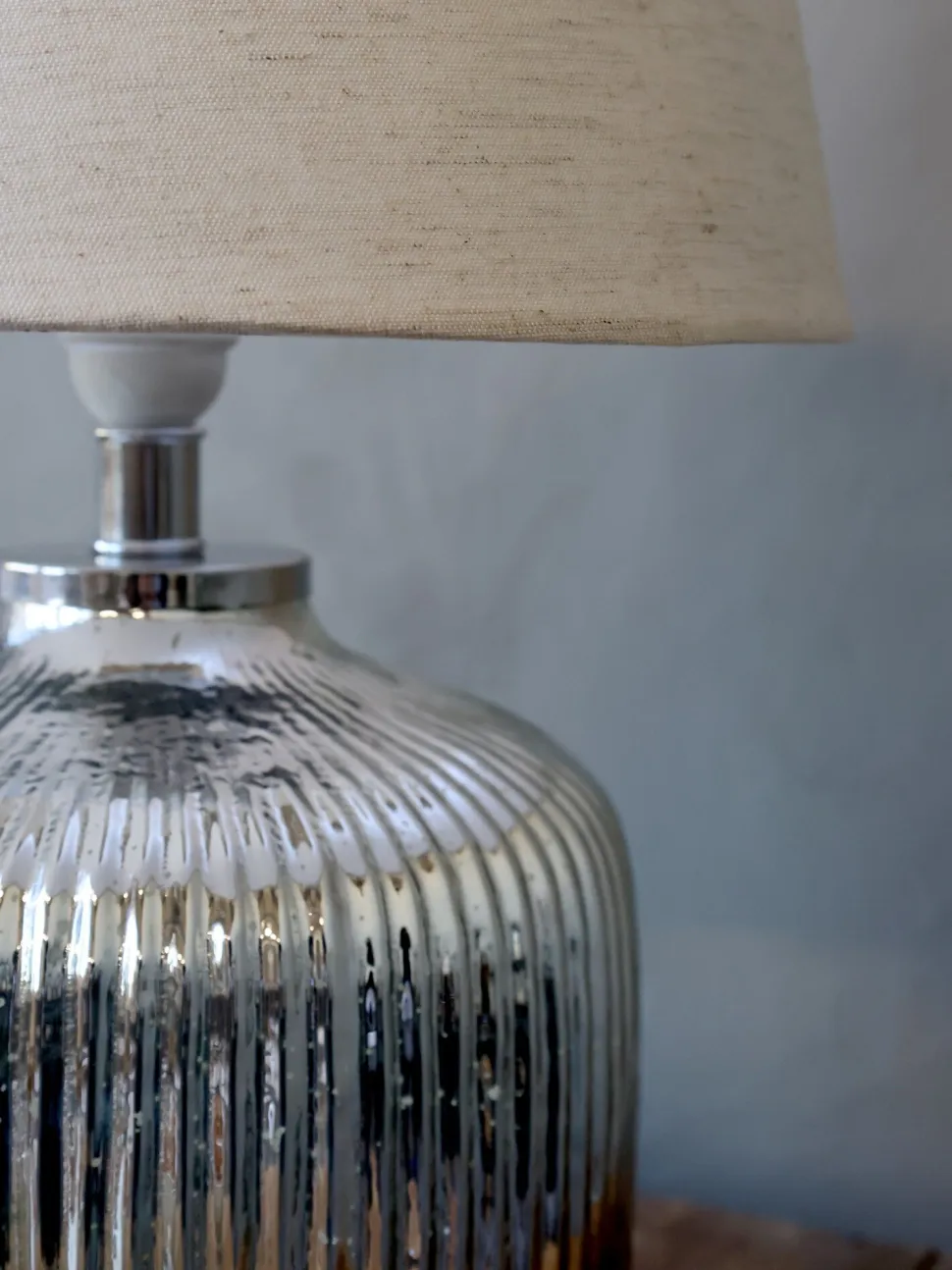 Chic Antique Tischlampe aus Glas mit Rillen