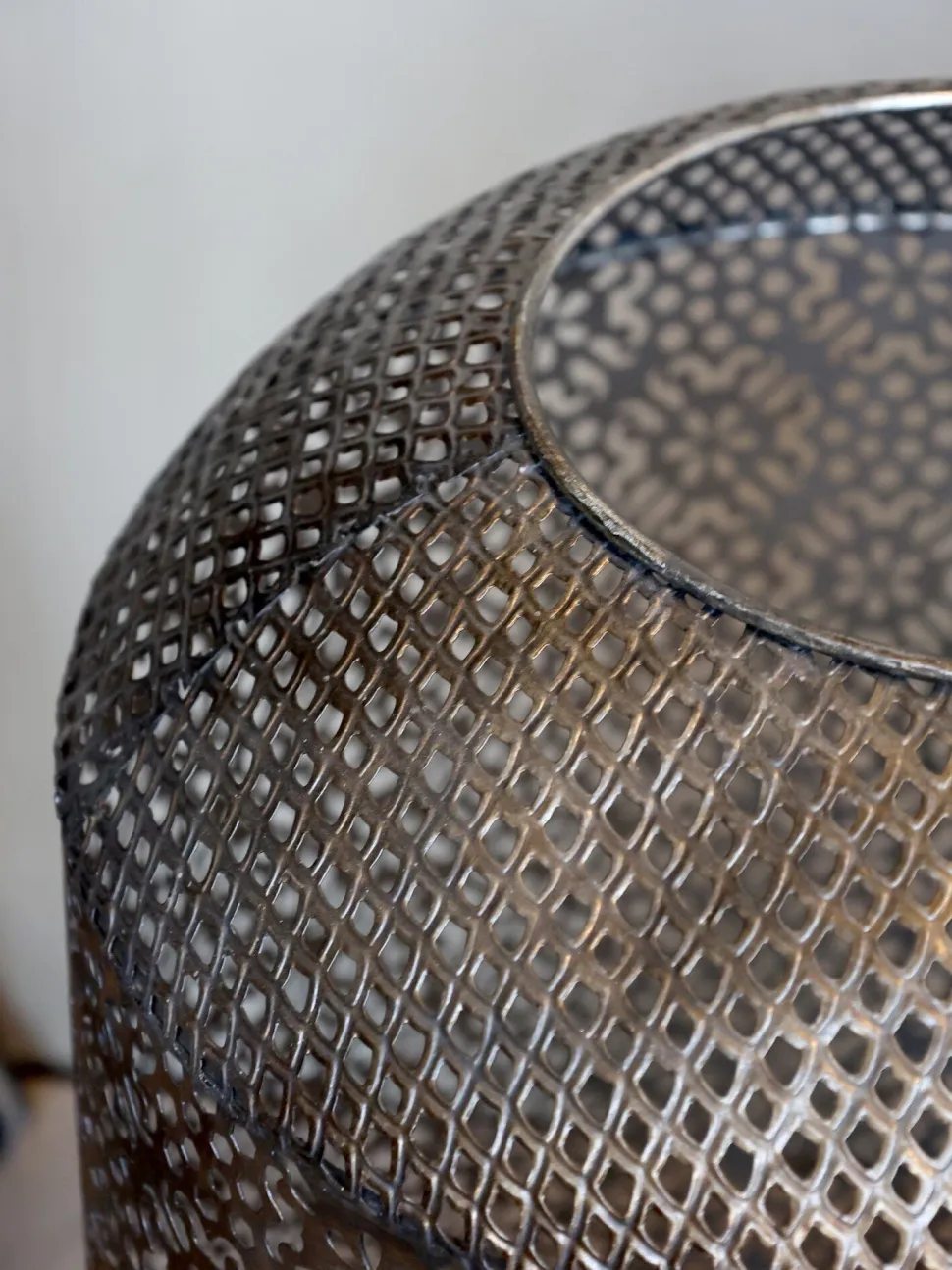 Chic Antique Vire Tischlampe mit Muster
