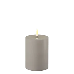 Deluxe Homeart LED Real Flame Outdoor Stumpenkerze grau
