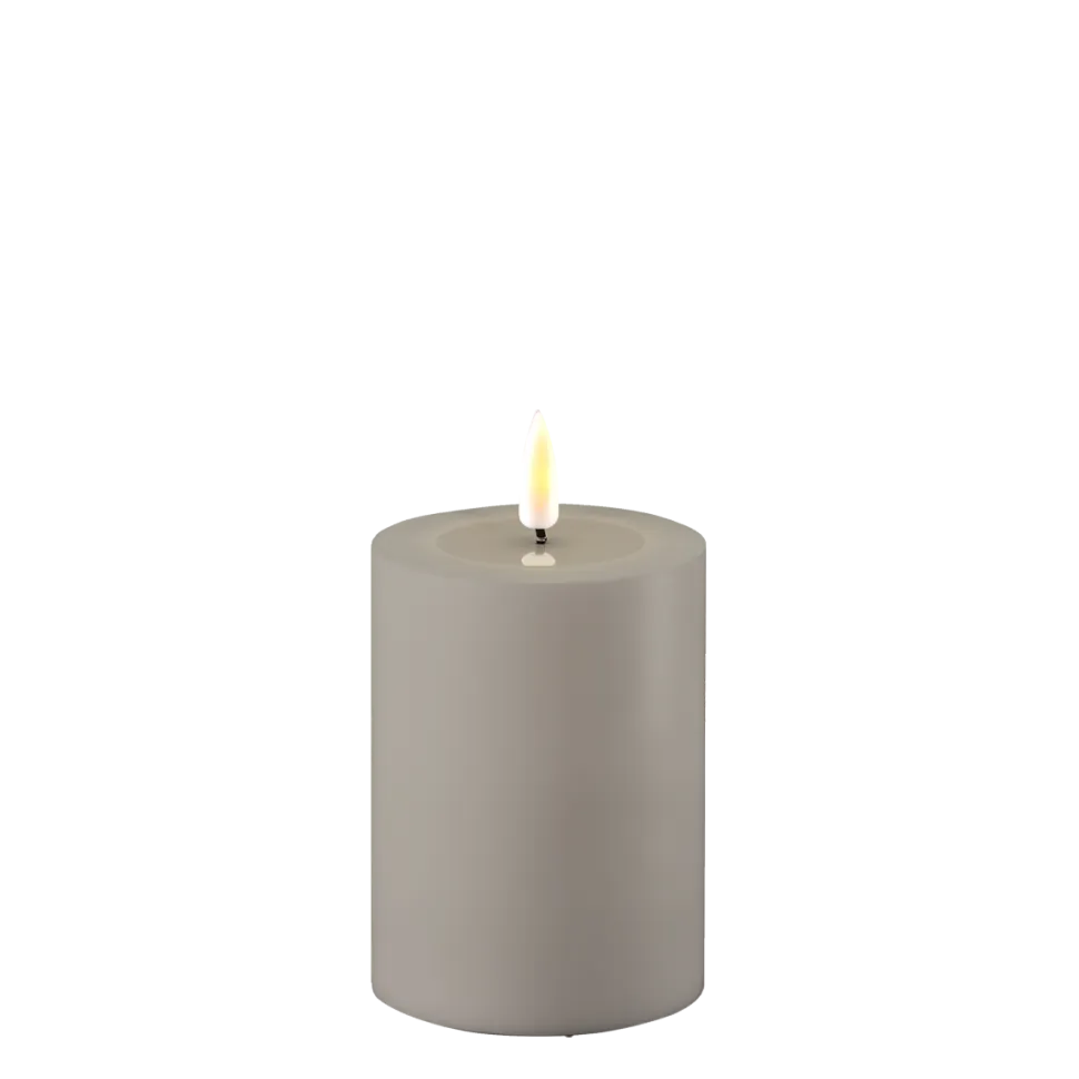 Deluxe Homeart LED Real Flame Outdoor Stumpenkerze grau