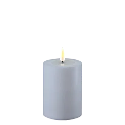 Deluxe Homeart LED Real Flame Outdoor Stumpenkerze staubig blau