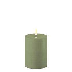 Deluxe Homeart LED Real Flame Outdoor Stumpenkerze staubig grün